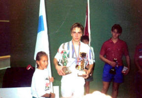 Juha Ramaulin, champion d'Europe, vainqueur su Bristish et champion du Monde et au fond, Jonathan Power 